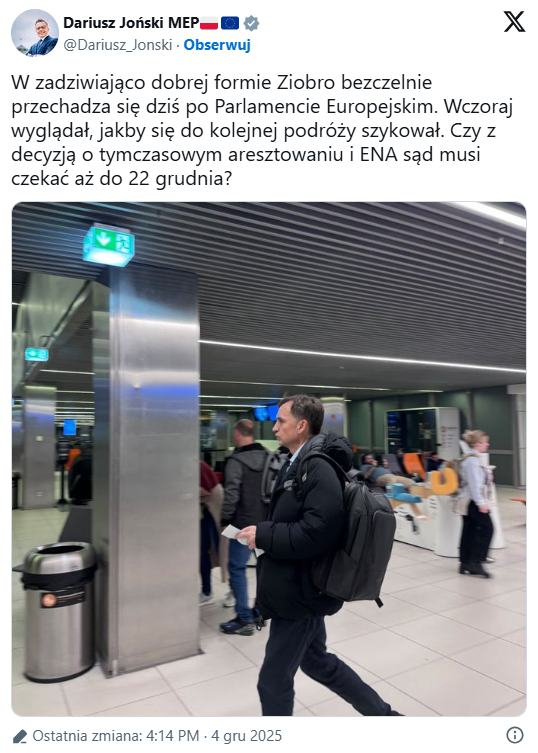 Fotografia Ziobry na lotnisku w Brukseli opublikowana przez europosła KO 4 grudnia 2025 roku 