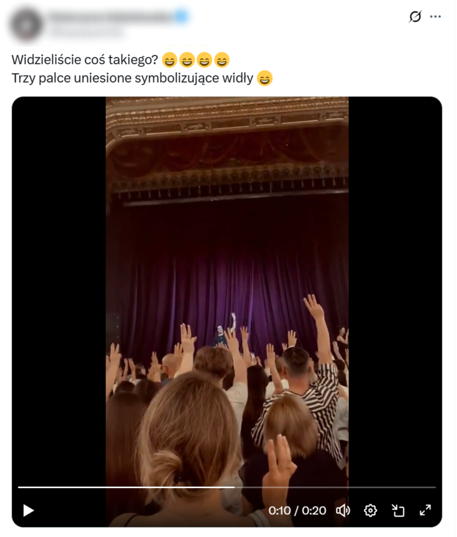 Wprowadzający w błąd wpis o uniesionych placach, które mają kojarzyć się z widłami, a przez to - z ludobójstwem na Wołyniu