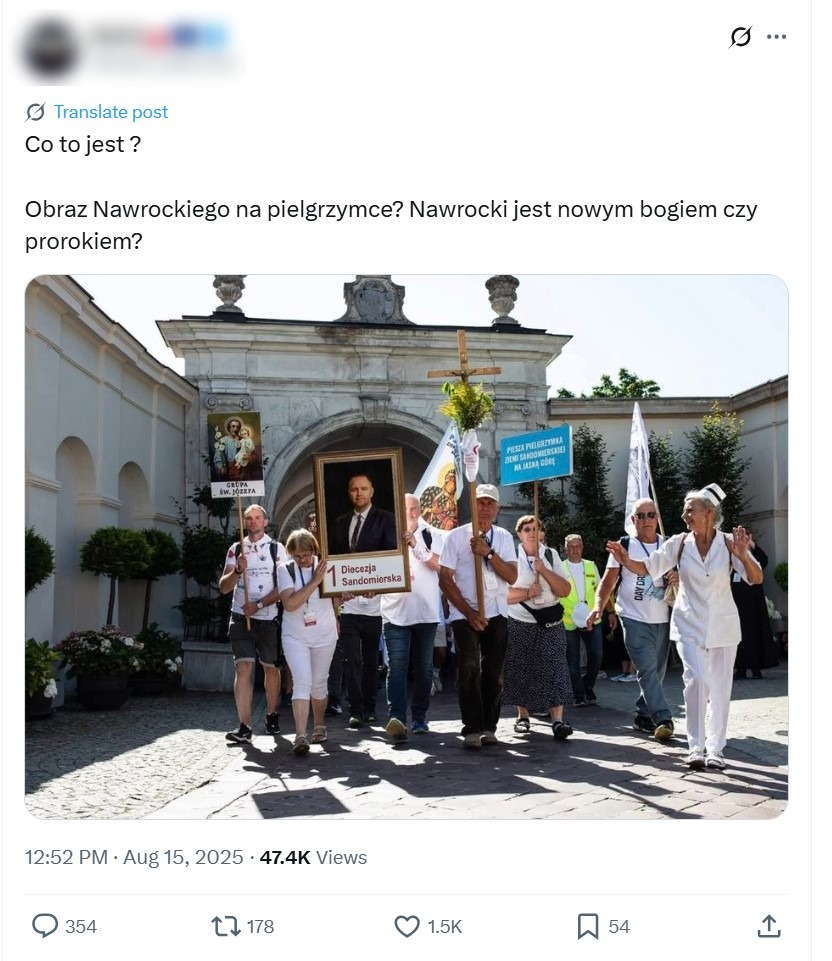 Post ze zdjęciem wiernych rzekomo niosących portret Karola Nawrockiego wyświetlono ponad 47 tys. razy