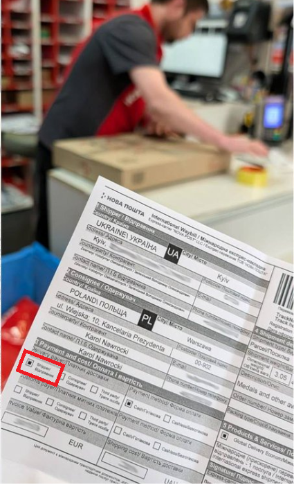 W formularzu czytamy, że przesyłkę opłaca nadawca, a nie odbiorca