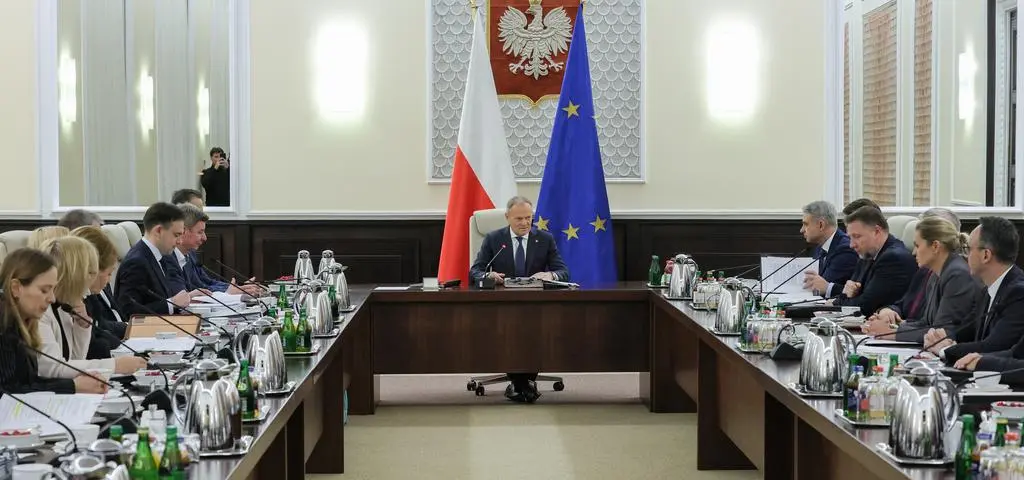 Rząd Tuska miał być mniejszy i tańszy. No to policzyliśmy