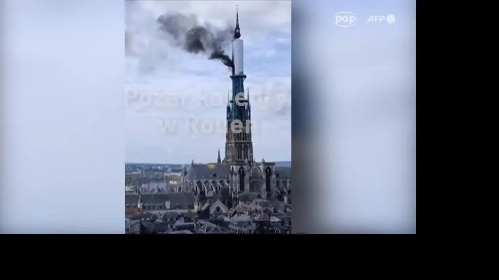 Francja__p_onie_s_ynna_katedra_w_Rouen__PAP_AFP_