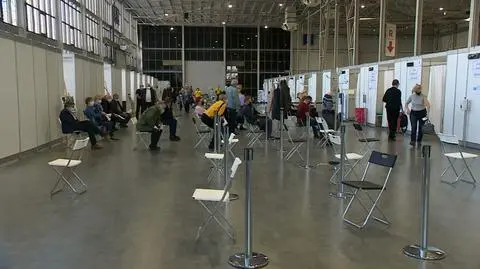 To był "systemowy błąd". A ile razy wprowadzano zmiany w Narodowym Programie Szczepień?