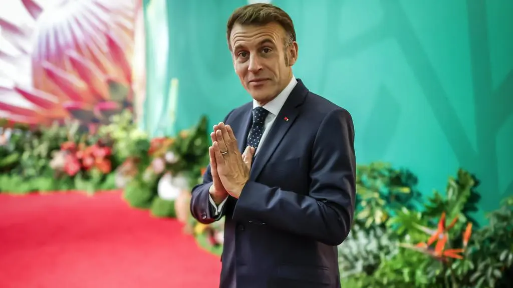 Macron "z mapą Ukrainy do góry nogami"? Co się nie zgadza