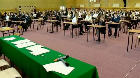 "Podwójny rocznik" wychodzi ze szkół. Czy wszyscy znajdą miejsce w szkołach średnich?