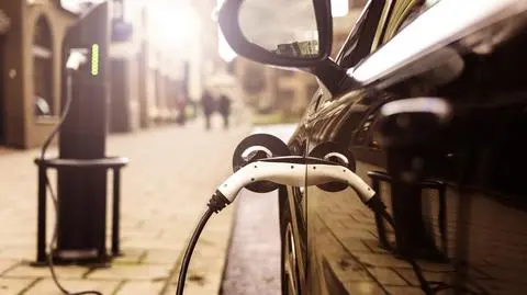 Kiedy milion aut elektrycznych na polskich drogach? "Nie jestem wróżką" - odpowiada minister