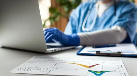 Nie, brytyjscy naukowcy nie ustalili, że grypa jest groźniejsza niż COVID-19