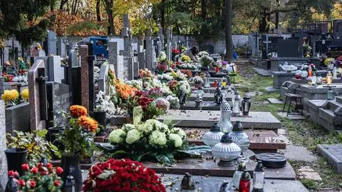 Zgony we wrześniu: zaczęło przybywać. Tych z COVID-19 również
