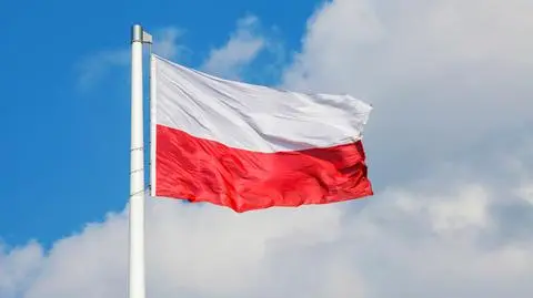 W ilu gminach staną maszty "pod biało-czerwoną"? Trzy województwa przodują