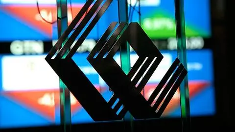Zarobki zarządów największych spółek Skarbu Państwa za czasów PO-PSL i PiS. Analiza