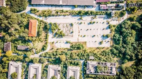 Picie piwa a bezpieczeństwo narodowe. Popularny serwis ryzykiem dla wojskowych i służb