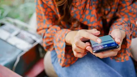 Awaria pokazała, kto prowadzi profile polityków na Facebooku