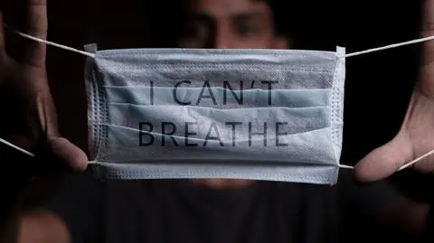 Plotki, stygmatyzacja i teorie spiskowe. Infodemia o COVID-19 jest niczym wirus