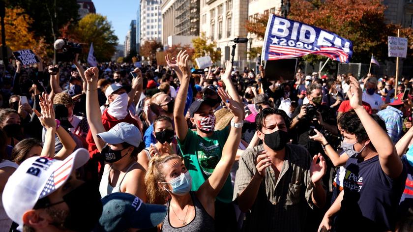 07.11.2020 | Tłumy na ulicach Waszyngtonu po ogłoszeniu wygranej Bidena