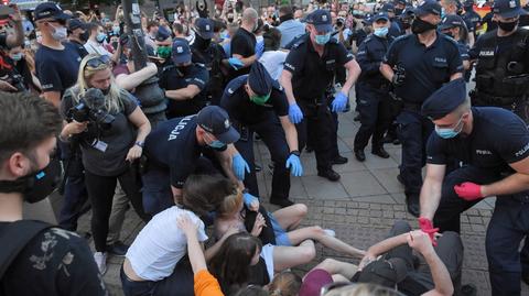 08.08.2020 | Demonstracja, przepychanki i zatrzymania. "Mamy do czynienia z prowokacją rządzących"