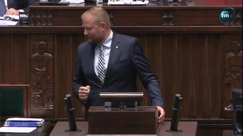 Posłowie o obniżeniu wynagrodzenia parlamentarzystom