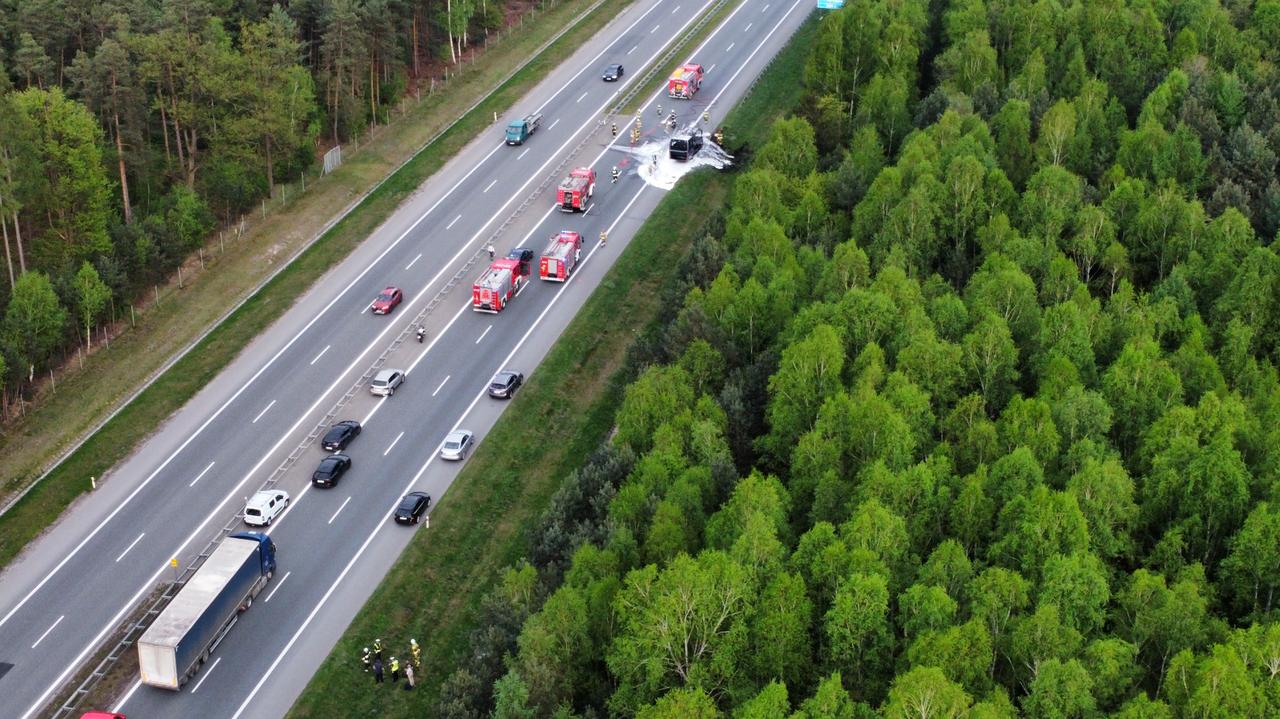 Palił się autobus, którym podróżowała młodzież. Nagranie