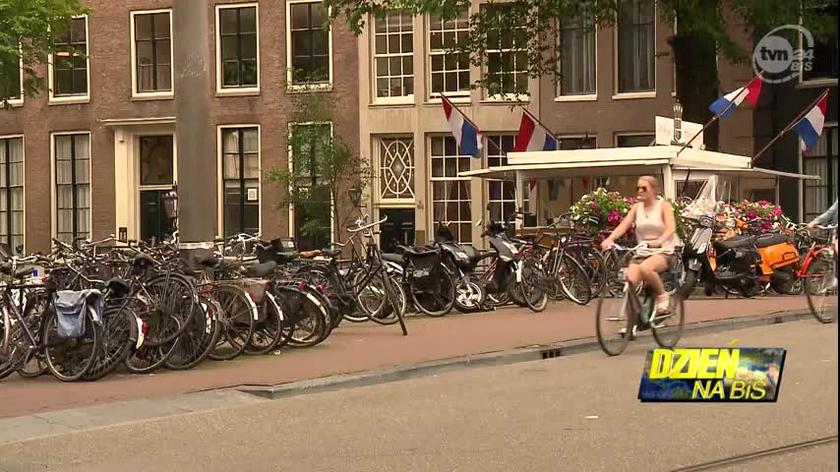 Holandia wprowadza zakaz korzystania z komórek podczas jazdy rowerem