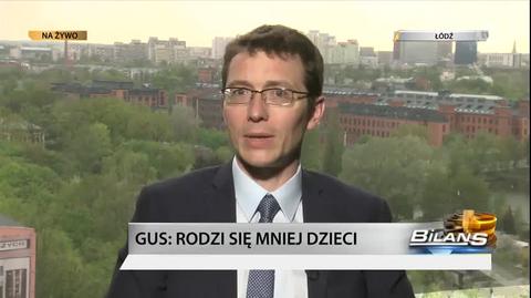 Ekspert o czynnikach przyczyniających się do wzrostu liczby urodzeń