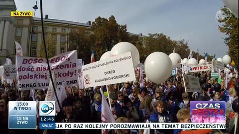 14.10.2015 | Kilkanaście tysięcy nauczycieli protestowało przed Kancelarią Premiera