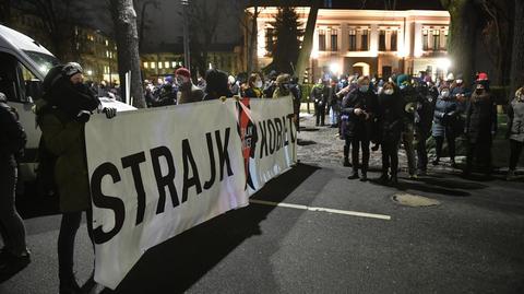 Jest uzasadnienie wyroku w sprawie aborcji. Przed siedzibą TK zebrali się protestujący