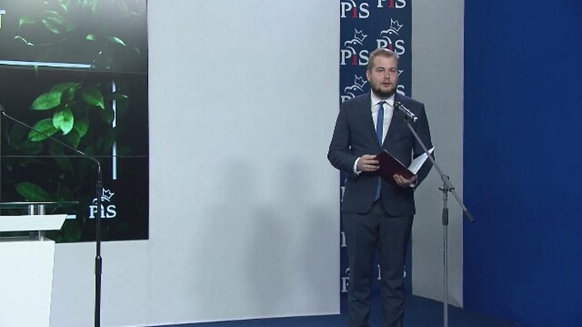 Michał Moskal, przewodniczący młodzieżówki PiS, przedstawił założenia projektu "piątka dla zwierząt"