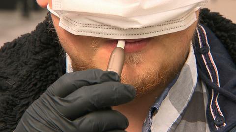 Nakaz noszenia jest, maseczki na twarzy brak. "To objaw egoizmu"