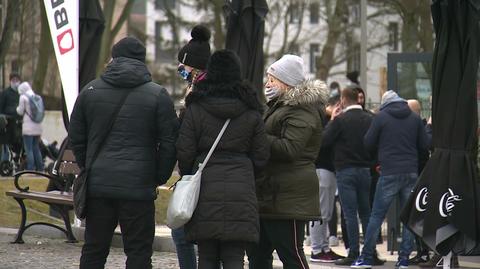 Przyłbice i chusty już nie zastąpią maseczek. "Nie ma alternatywy"