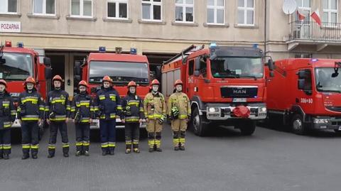 Strażacy przed JRG 6 na Bielanach